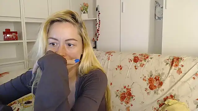 _karolynesyera_n Live XXX chat