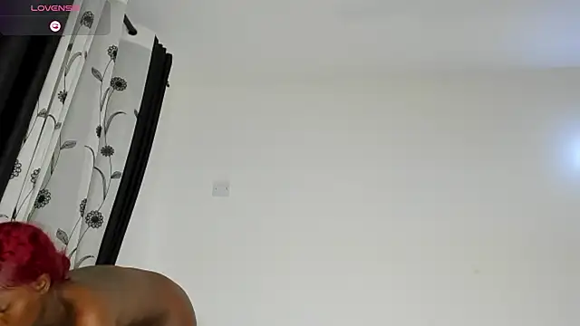 CREAMY_BUBBLEGUM's Live XXX Chat