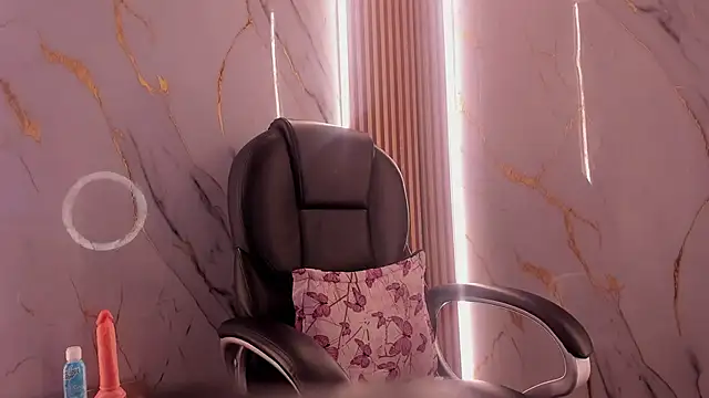 دردشة MilaDivine الجنسية المباشرة