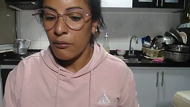 kateleyagrey Show in webcam