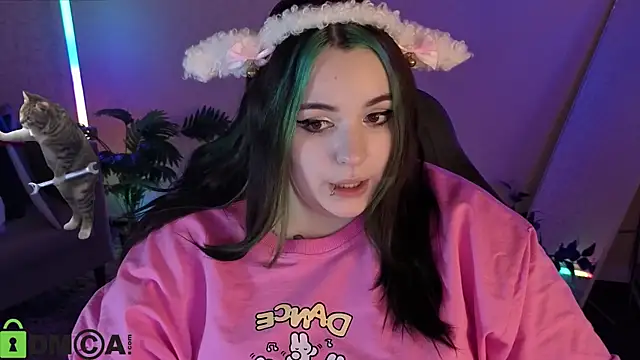 Mia_R0ss élő XXX-chatje