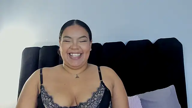 Amaranoir-'s Live XXX Chat