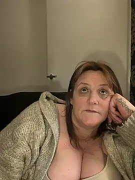 Chat +18 de Busty-GilfQuinn ao vivo