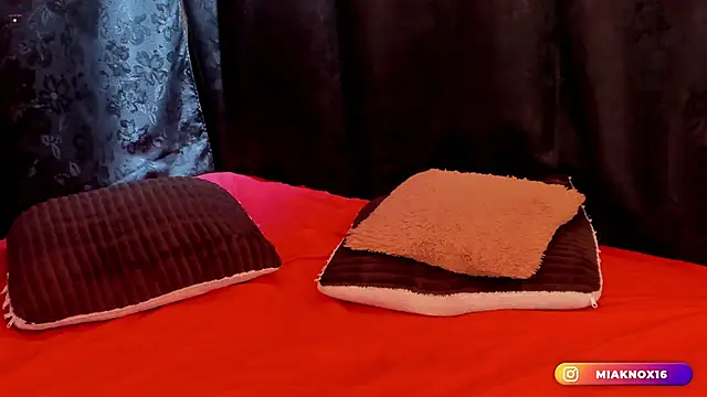 MiaKnox Adlı Modelin Web Kamerası Şovu