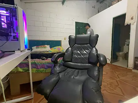 Max_TheHorseDickのライブXXXチャット