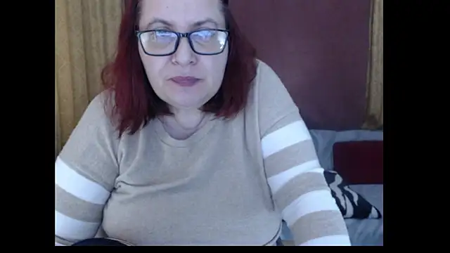 PlayfullMature's Live XXX Chat