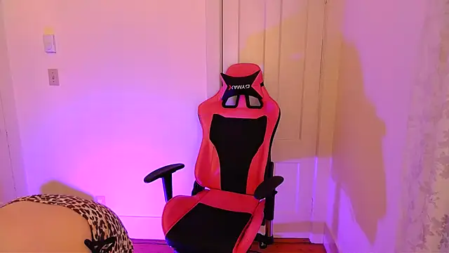 XXX chat uživo modela switchykitty