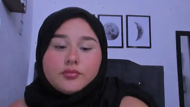 _zharaa's Live XXX Chat