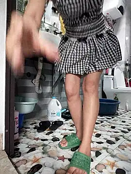 Haralushiaaa: διαδικτυακό σόου στην κάμερα