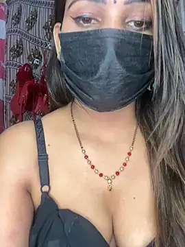 CUTI-NAINAのライブXXXチャット