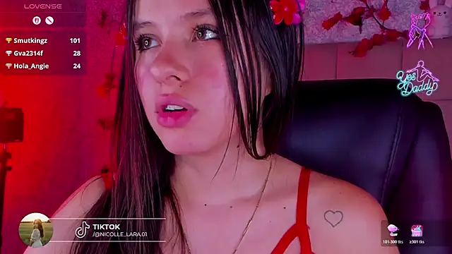 XXX chat uživo modela Kitty_Rose_CS