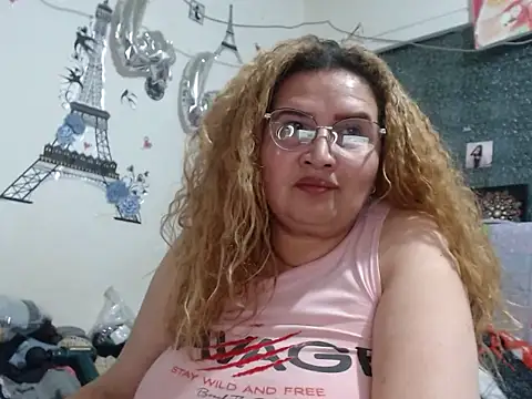 Perla1981-- Live XXX-Chat