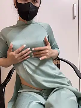 ______Cherry_____ élő XXX-chatje