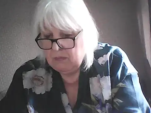 Alexia64231 Show in webcam