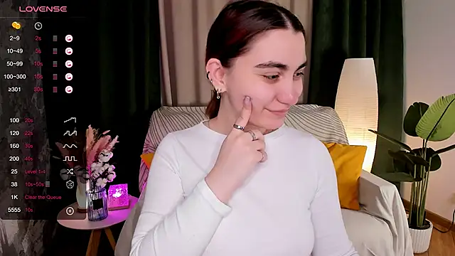 Chat +18 de hannacheekss_ ao vivo