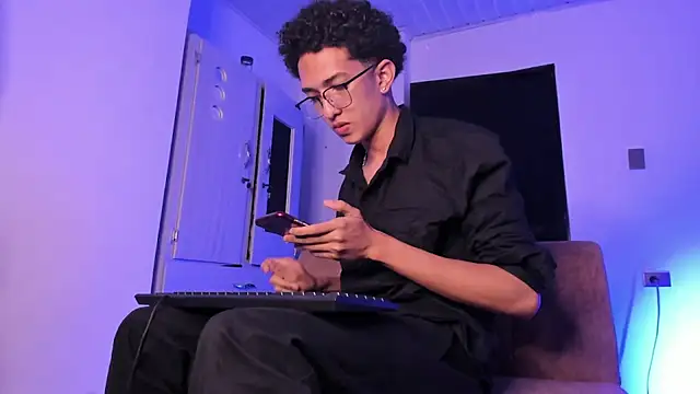 Cj_davis_ Adlı Modelin Canlı XXX Sohbeti