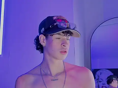 nova_salvatore élő XXX-chatje