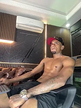 Pokazy przed kamerką – AaronCruz_