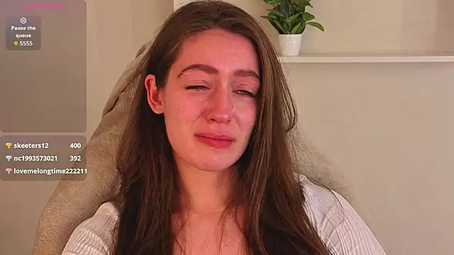 Chat +18 de Agnes_Wells ao vivo