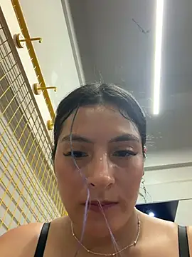 Cami_Leon2 Adlı Modelin Canlı XXX Sohbeti