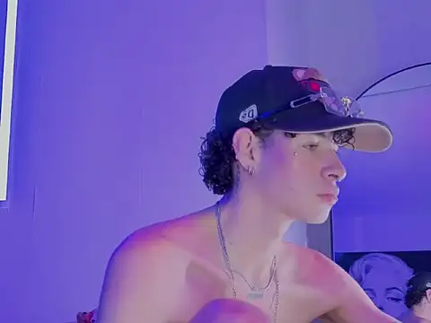 nova_salvatore's Live XXX Chat