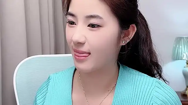 Nicole20266 Adlı Modelin Web Kamerası Şovu