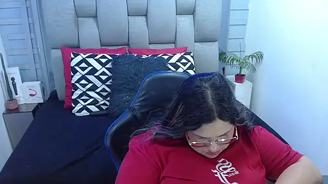 evelin_zaens Adlı Modelin Canlı XXX Sohbeti