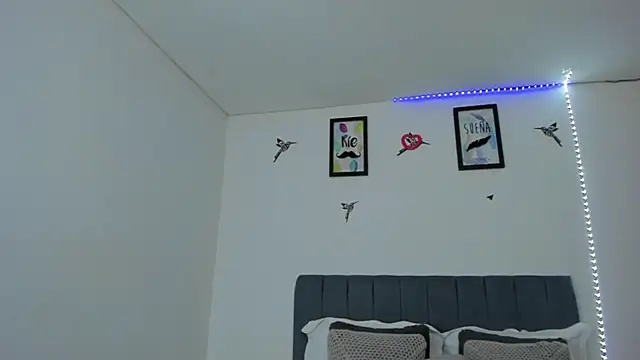 im_sarah34's Live XXX Chat