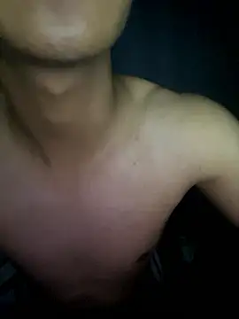 Erickhotddjots 即時 XXX 聊天