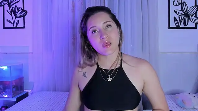 Chat XXX ao vivo de LeiahBlonde_