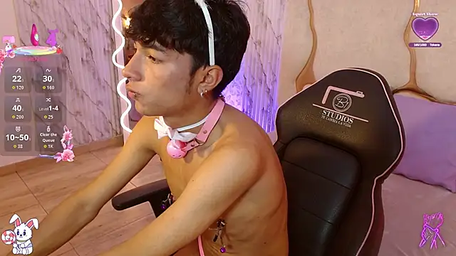 osamu_tay élő XXX-chatje