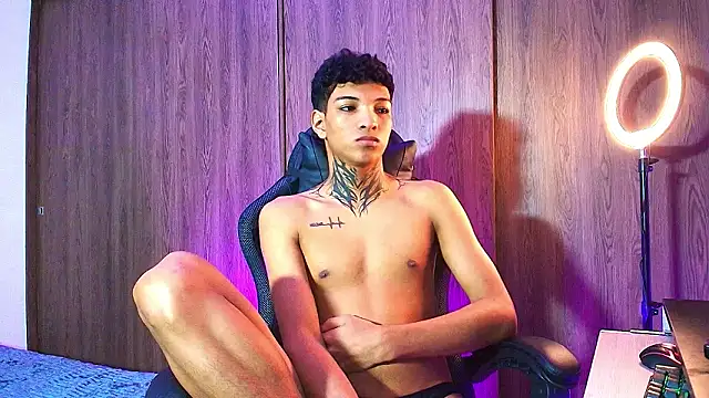 im_Usuga: διαδικτυακό σόου στην κάμερα