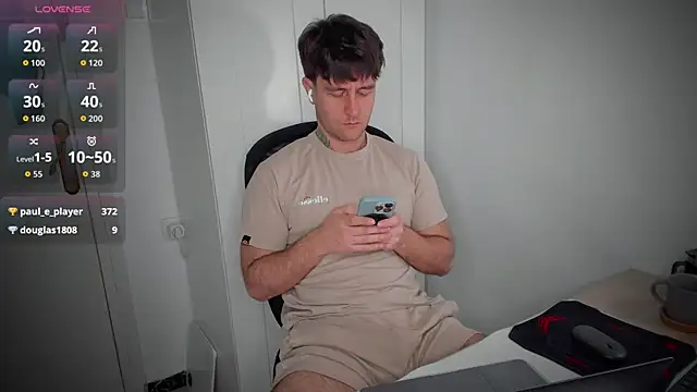 HonestAndrew Show in webcam