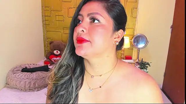 Julia_Haye Adlı Modelin Canlı XXX Sohbeti