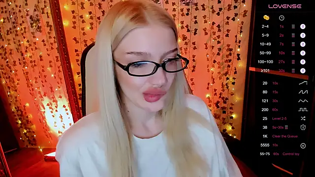 AnyaTaylor_ Chat XXX in diretta