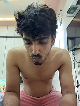 hornyguy271192 Chat XXX in diretta