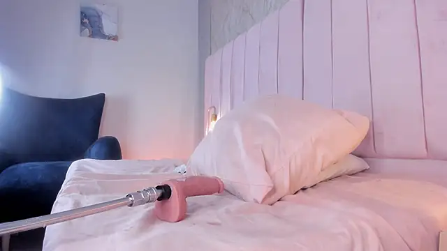 Hillary_Collins1 Live XXX-Chat