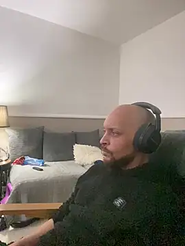 Show modela MattMiller28 na web-kameri