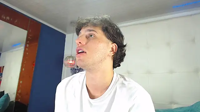 EXCLUSIVE8 Live XXX-chat