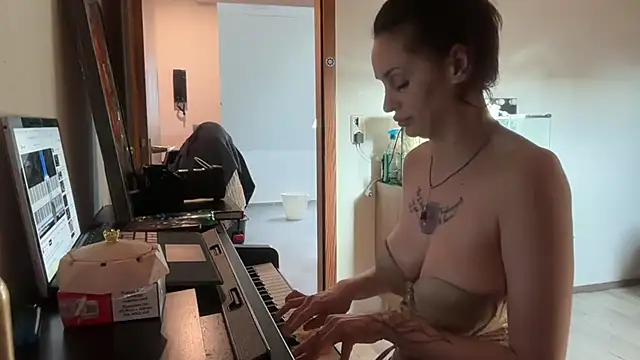 แชท XXX สดของ ClaireDeLunee