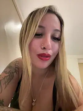 Mialunaxx's Live XXX Chat