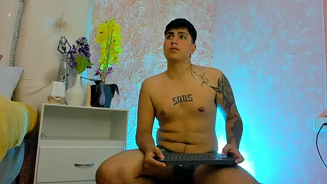 ThomasThundr Chat XXX live