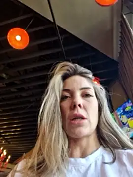 Anna_Nightsn Webbikameraesitys