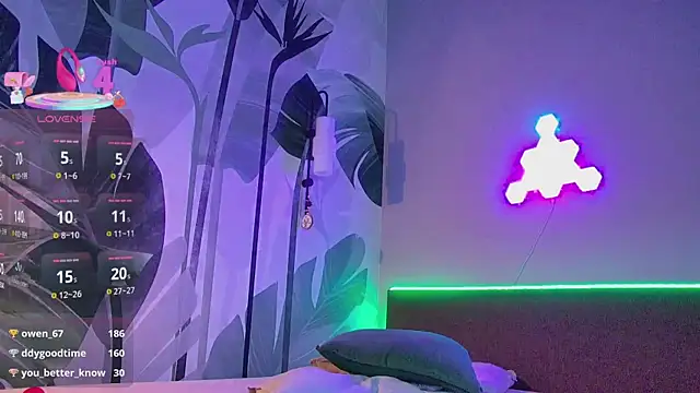 Chat +18 de RubyValen ao vivo