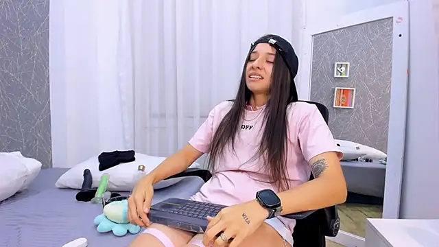 ViictoriiaSaenz 现场XXX聊天