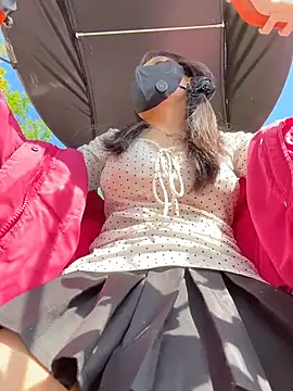 Carlin-yiyi Adlı Modelin Canlı XXX Sohbeti