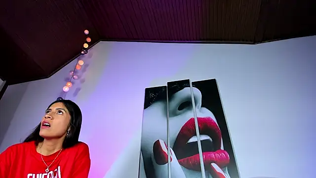 Emiili_Clark: απευθείας συνομιλία ΧΧΧ