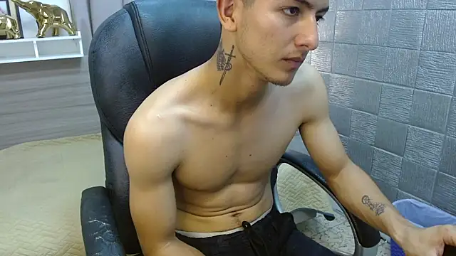 Pertunjukan Kamera Web CaballeroNocturno_