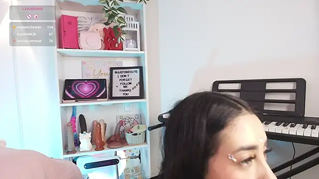 justonecute Chat XXX live