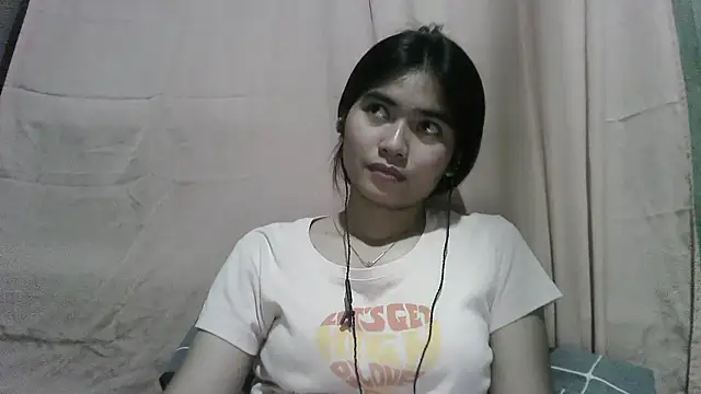 SarinaWhisenton Show in webcam